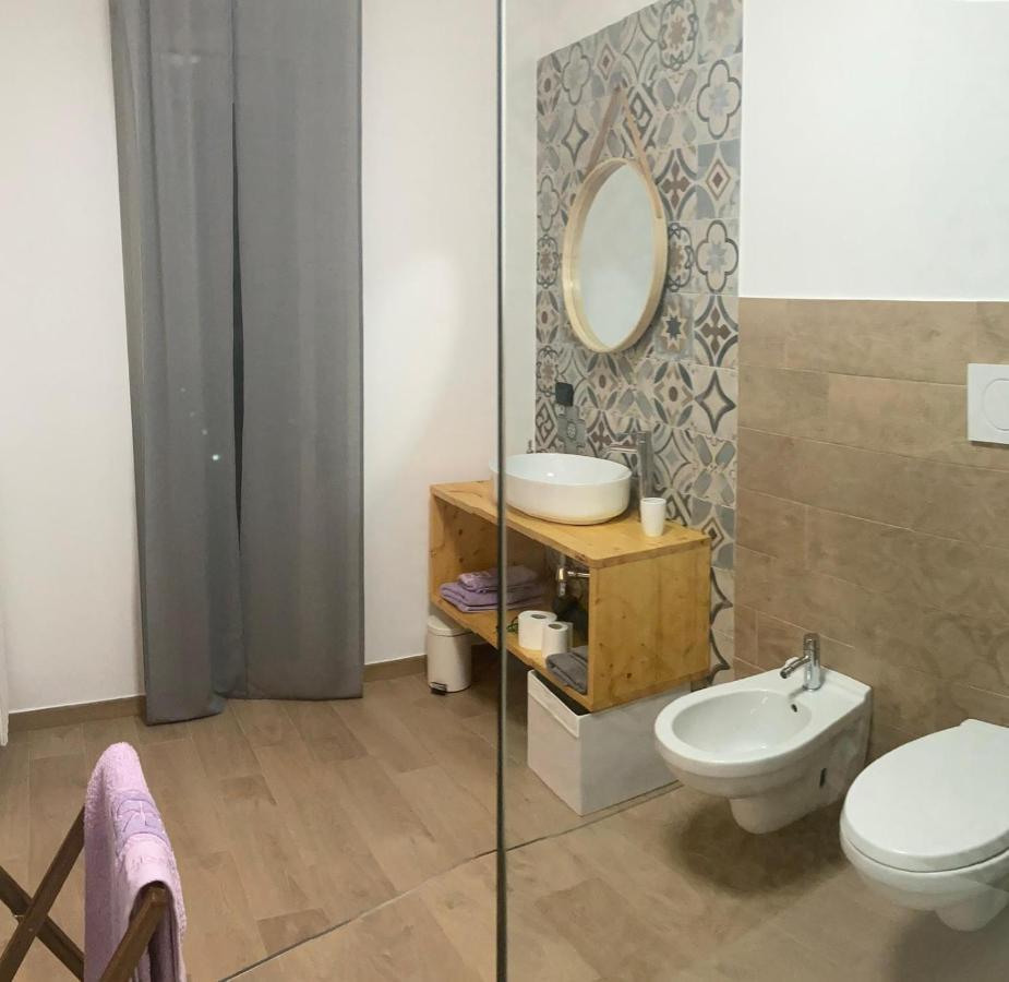 Hotel Wanderlust House à Bari Extérieur photo