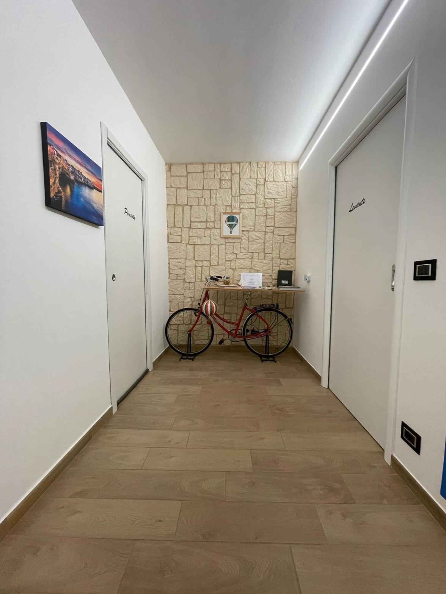 Hotel Wanderlust House à Bari Extérieur photo
