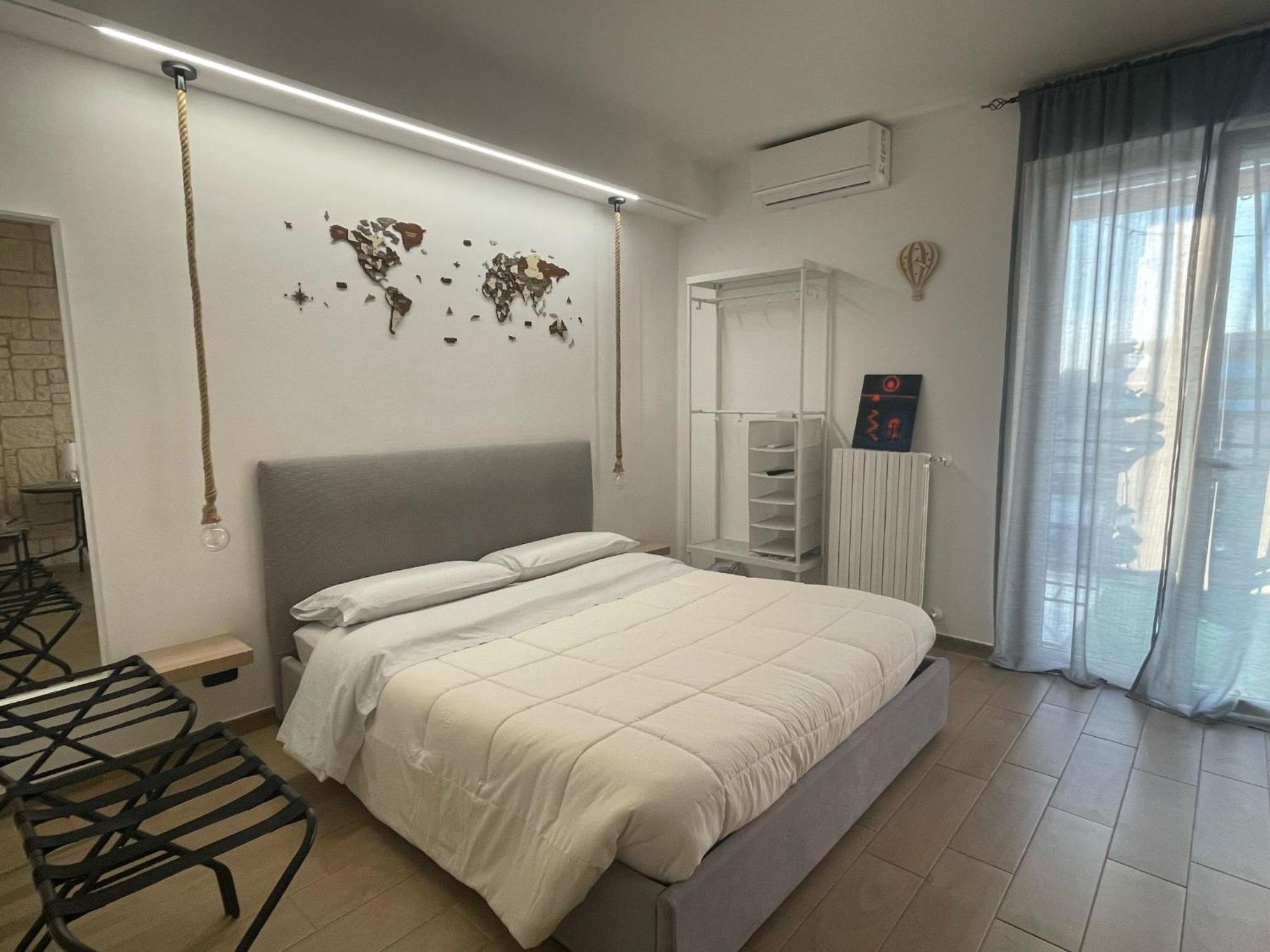 Hotel Wanderlust House à Bari Extérieur photo